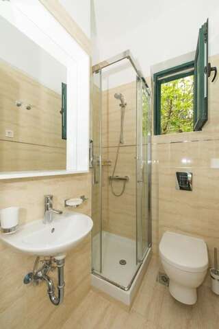 Апартаменты Apartments Grifone Lux Херцег-Нови Двухместный номер эконом-класса с 2 отдельными кроватями-4