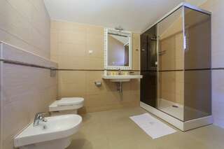 Апартаменты Apartments Grifone Lux Херцег-Нови Апартаменты с 2 спальнями и балконом, вид на море: Obala Nikole Kovačevića Street-1