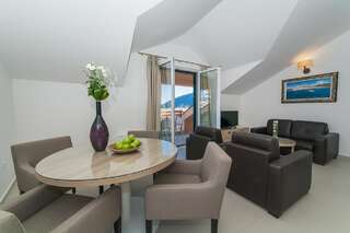 Апартаменты Apartments Grifone Lux Херцег-Нови Апартаменты с 2 спальнями и балконом, вид на море: Obala Nikole Kovačevića Street-5